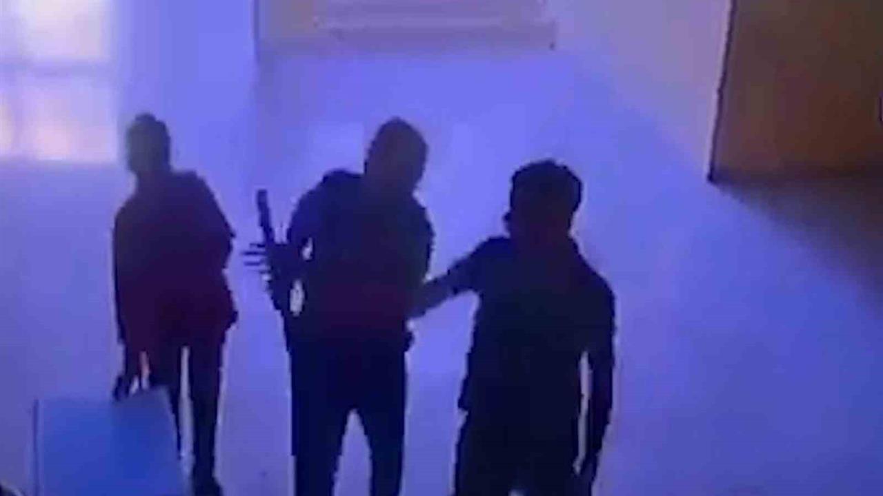 Şanlıurfa’da öğretmen, veli tarafından sopayla darbedildi