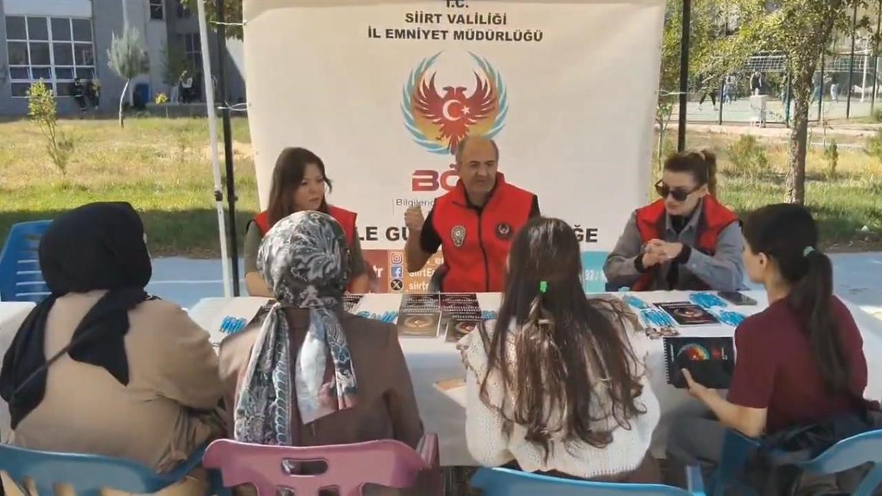 Siirt’te polis, üniversite öğrencilerini bilgilendirdi