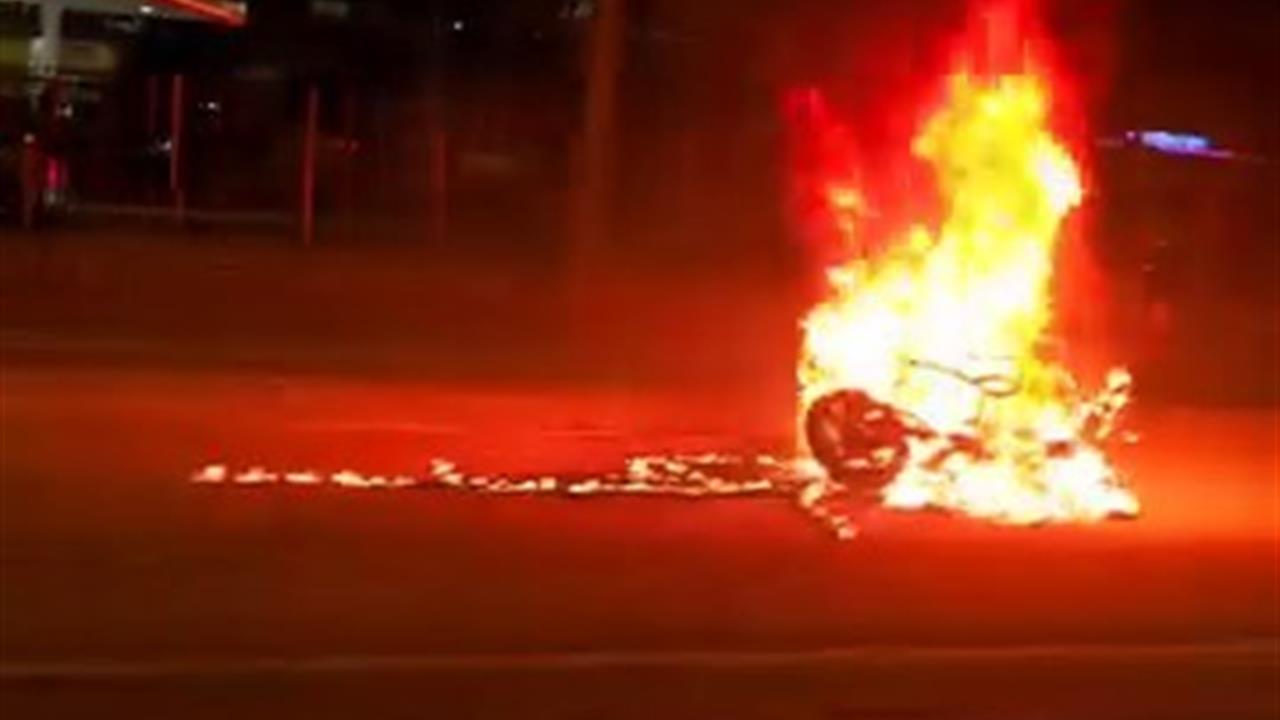 Diyarbakır’da aracın çarptığı motosiklet savrulup alev aldı: 1 yaralı