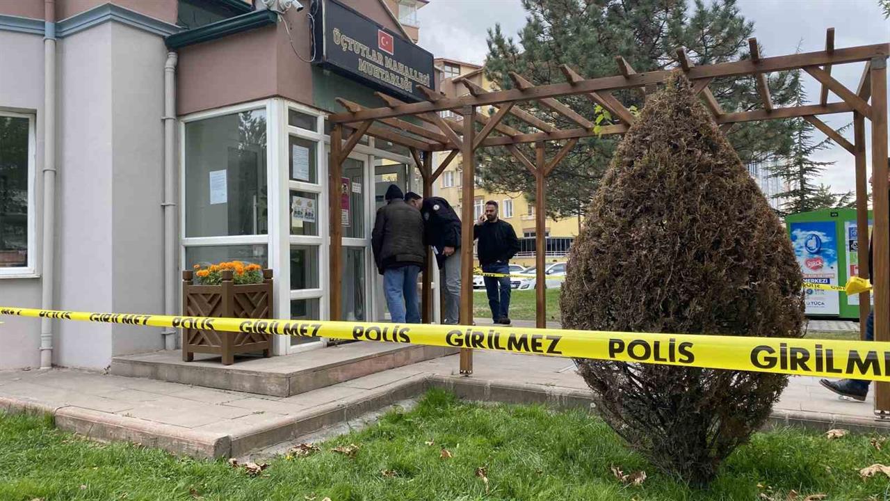 Motosikletli saldırgan muhtarlığa kurşun yağdırdı - ÇORUM