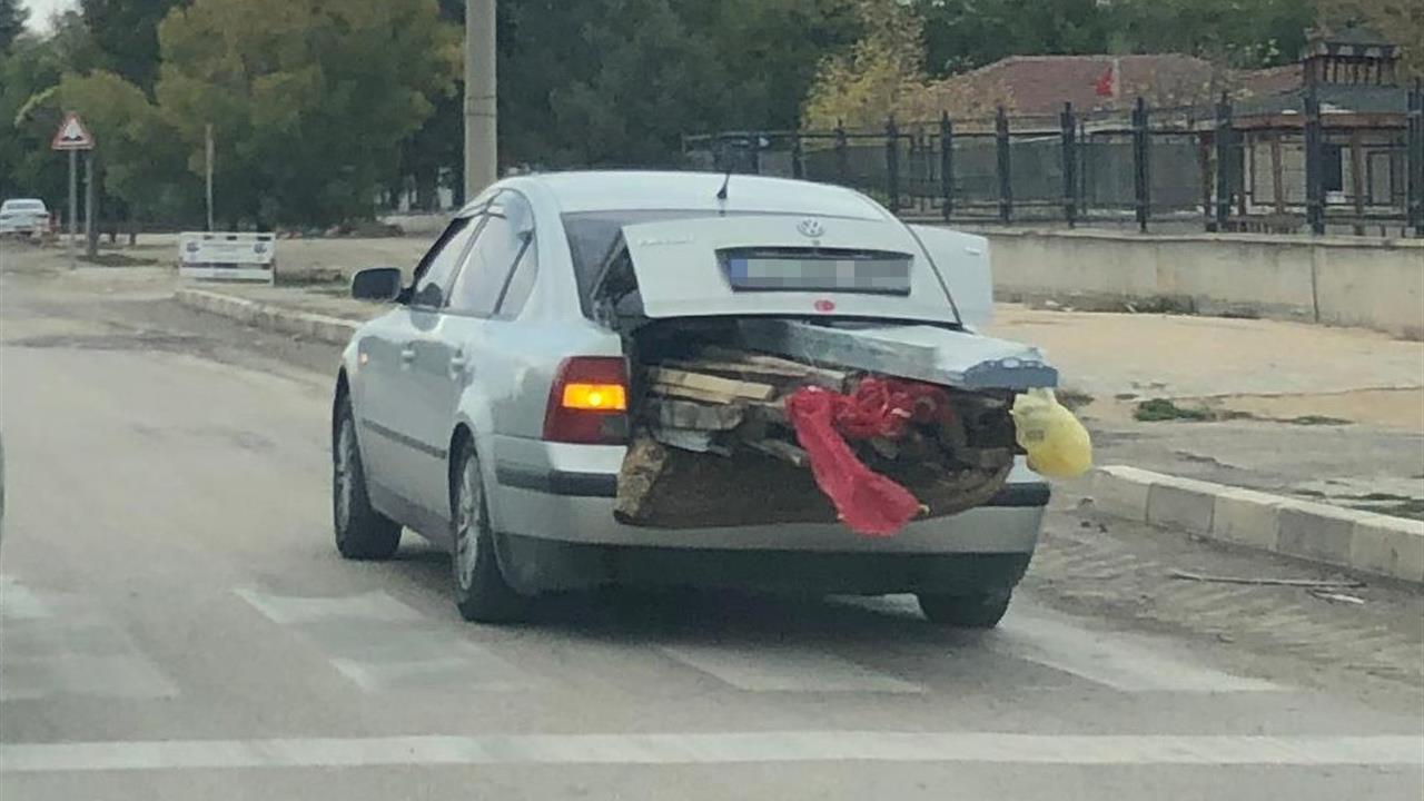Bagajı kereste dolu araç trafiği tehlikeye attı - ESKİŞEHİR