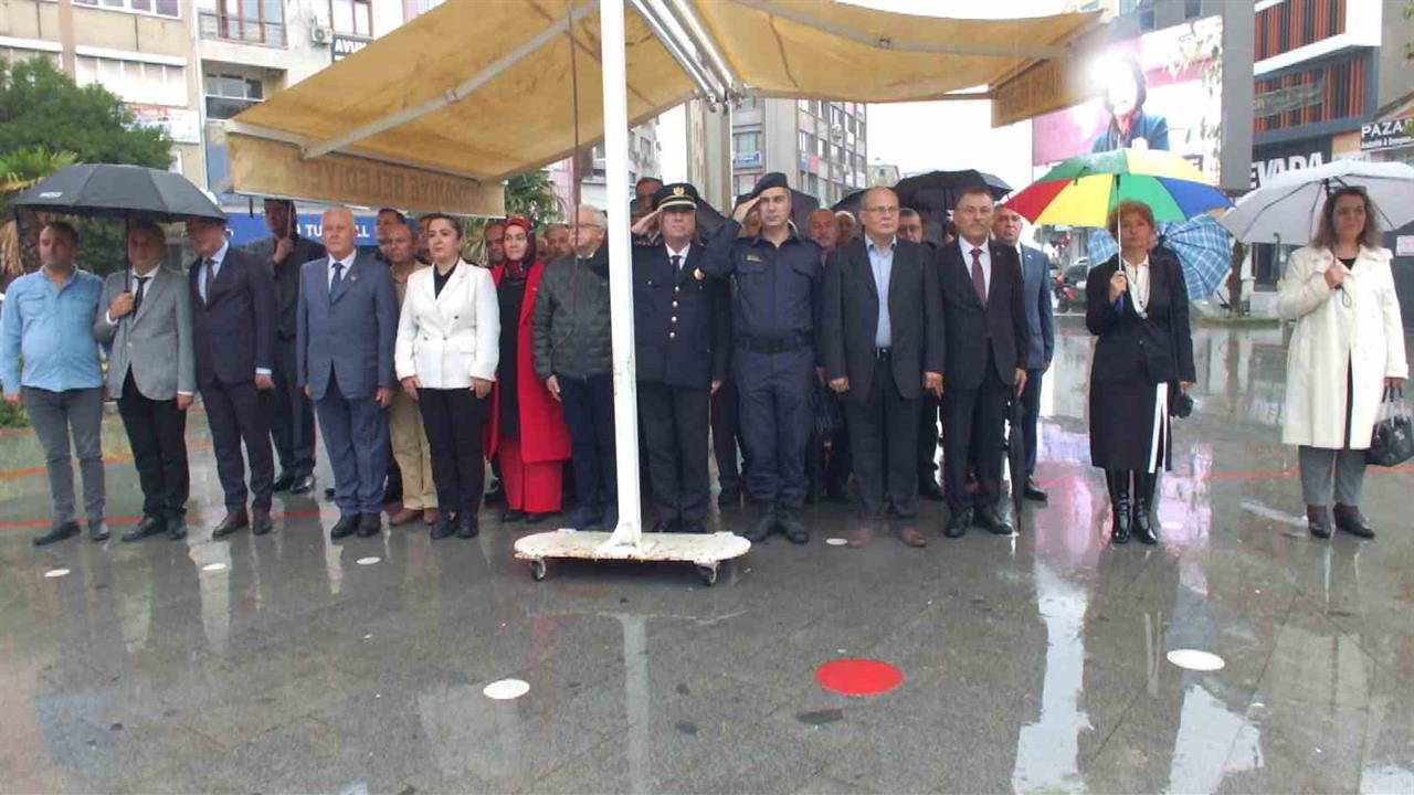 Balıkesir'de Muhtarlar Günü Yağmur Altında Kutlandı