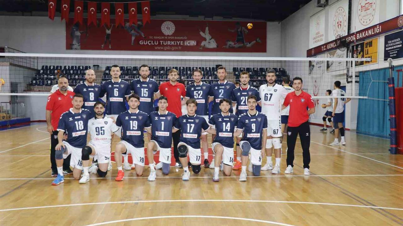 Düzce'de Voleybolda Fenerbahçe'yi Yenen Takım: 3-0