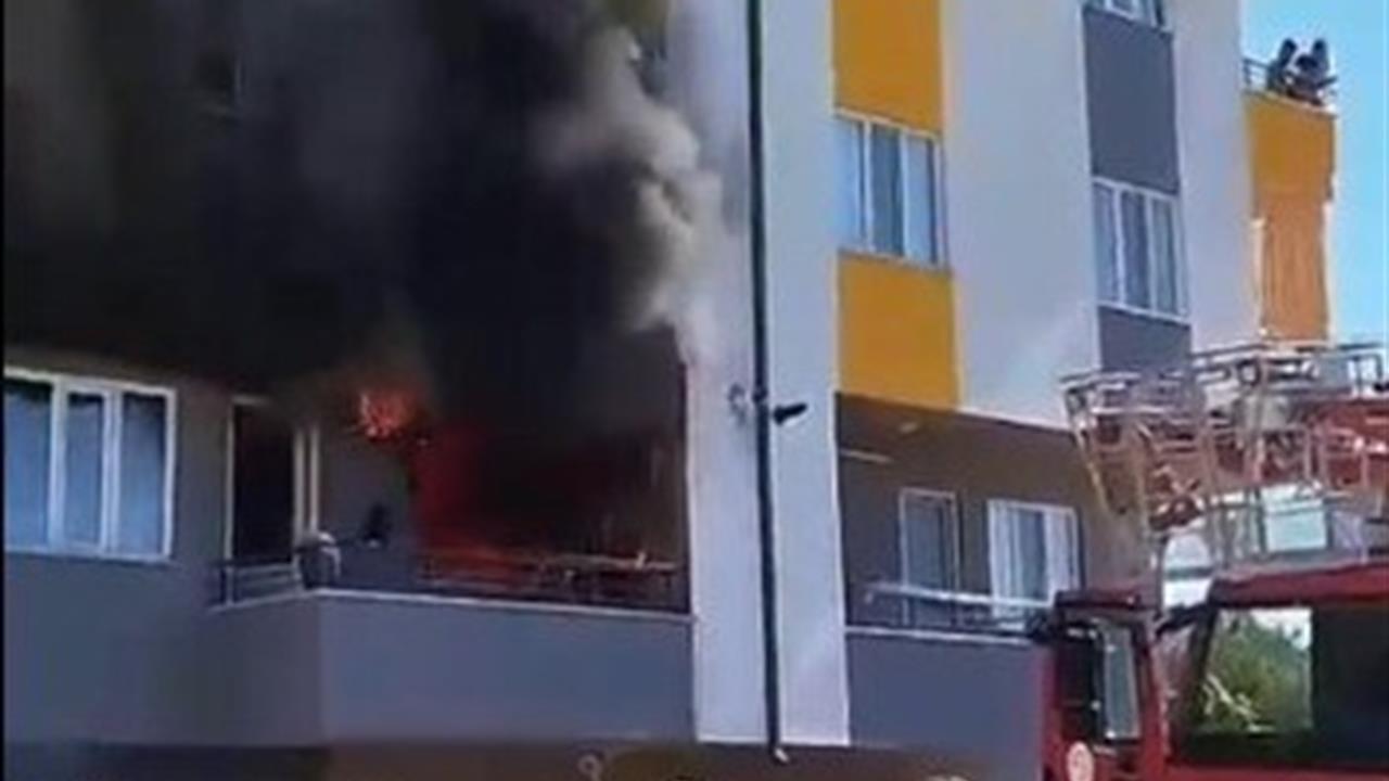 Mersin'de Korkutan Ev Yangını: Maddi Zarar Var