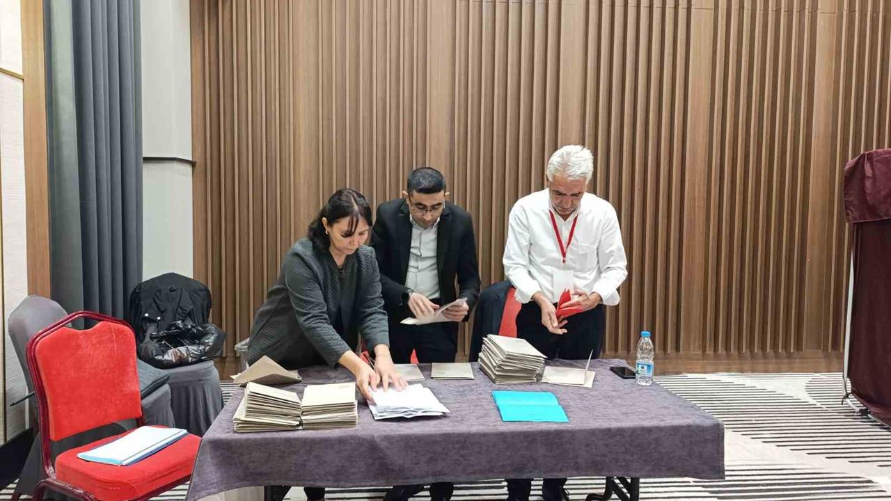 CHP'nin Afyonkarahisar İl Başkanı Hasan Karadeniz Oldu