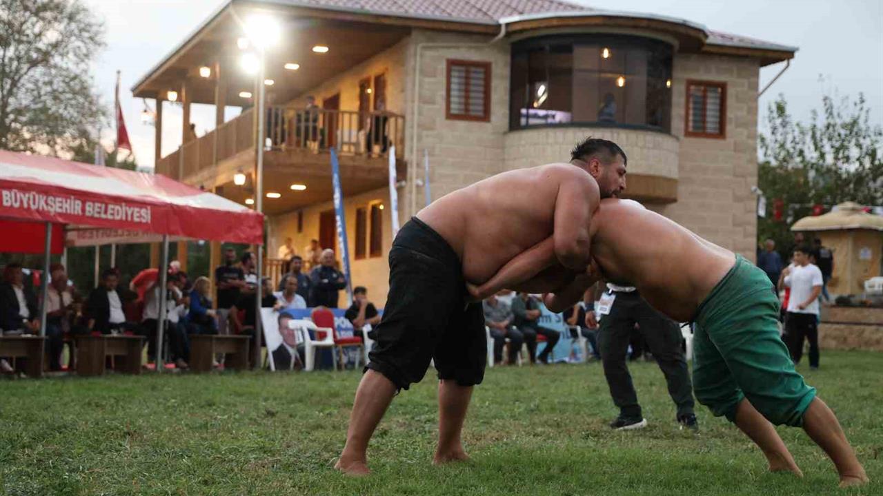 Recep Kara, Kozan'da Güreş Şampiyonu Oldu