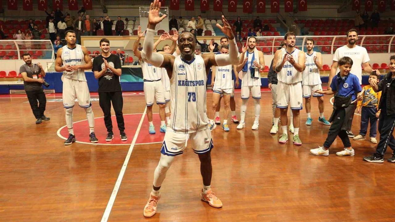 Kocaeli'de Basketbol Mücadelesi: Kağıtspor Galip Geldi