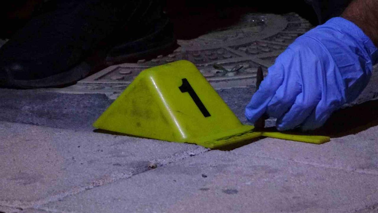 Malatya’da kaldırımda bulunan Kalaşnikof mermisi polisi alarma geçirdi