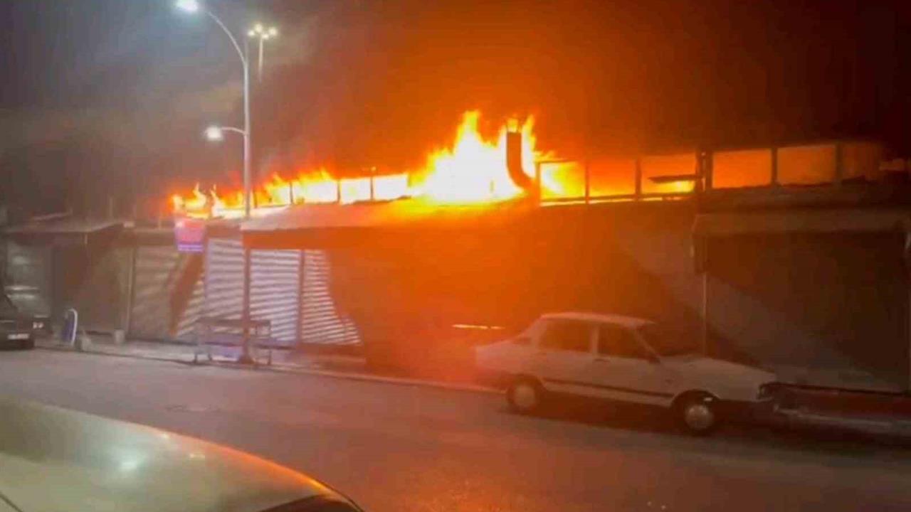 Şanlıurfa'da Lokanta Yangını: İş Yeri Kullanılamaz Hale Geldi