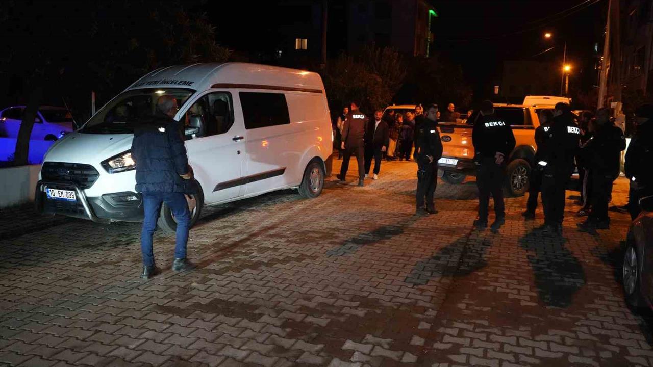 Balıkesir'de Silahla Vurulmuş Erkek Cesedi Bulundu