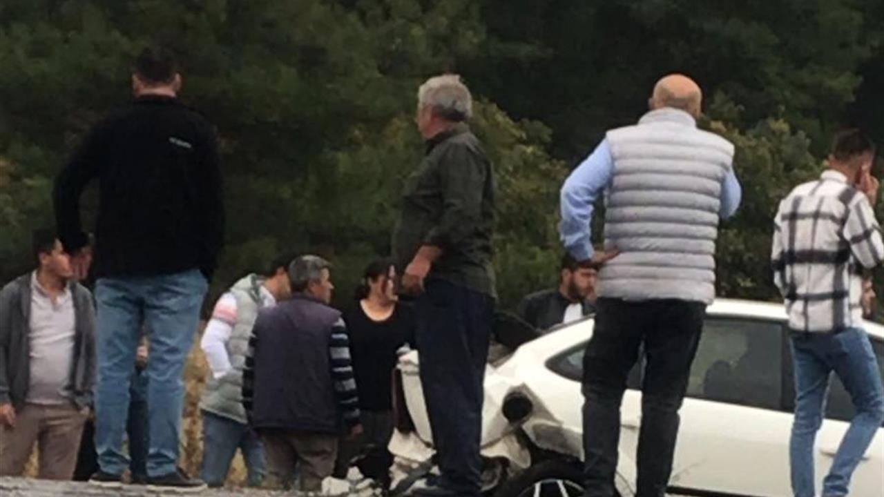 Kamyonet ile otomobilin çarpıştığı kazada 5 kişi yaralandı - DENİZLİ