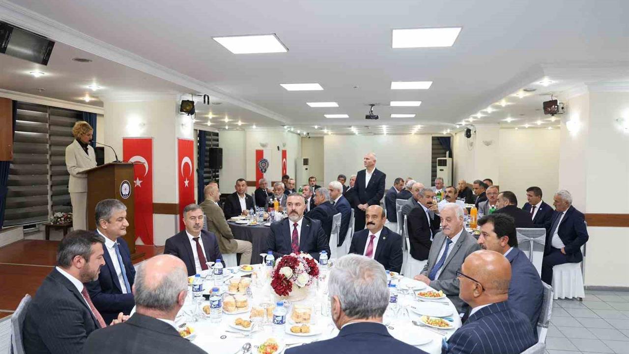 Vali Yavuz muhtarlarla bir araya geldi - KARABÜK