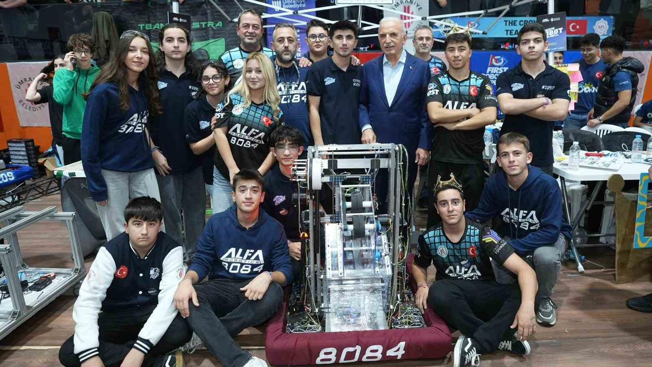 Ümraniye’de robot yarışları büyük heyecana sahne oldu - İSTANBUL