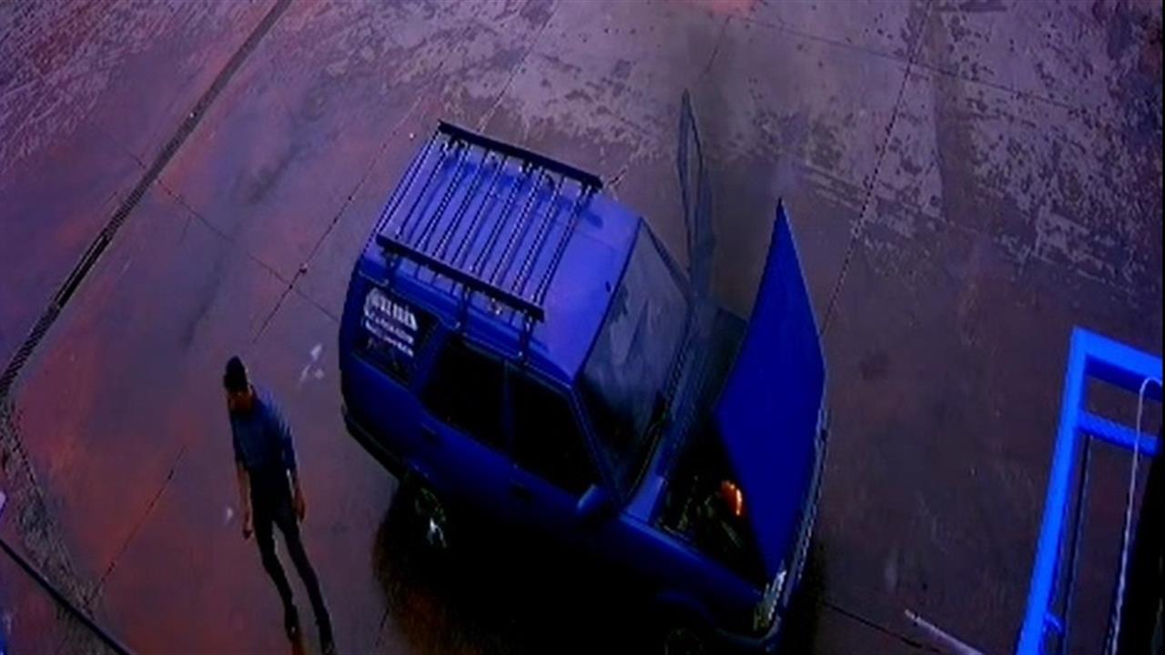 Manisalı aile alev alan otomobilden son anda kurtuldu