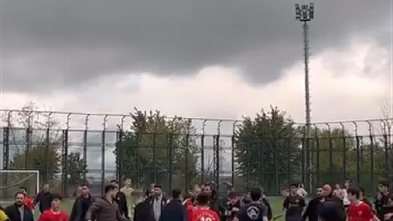 Bursa’da U16 maçında yumruklar konuştu