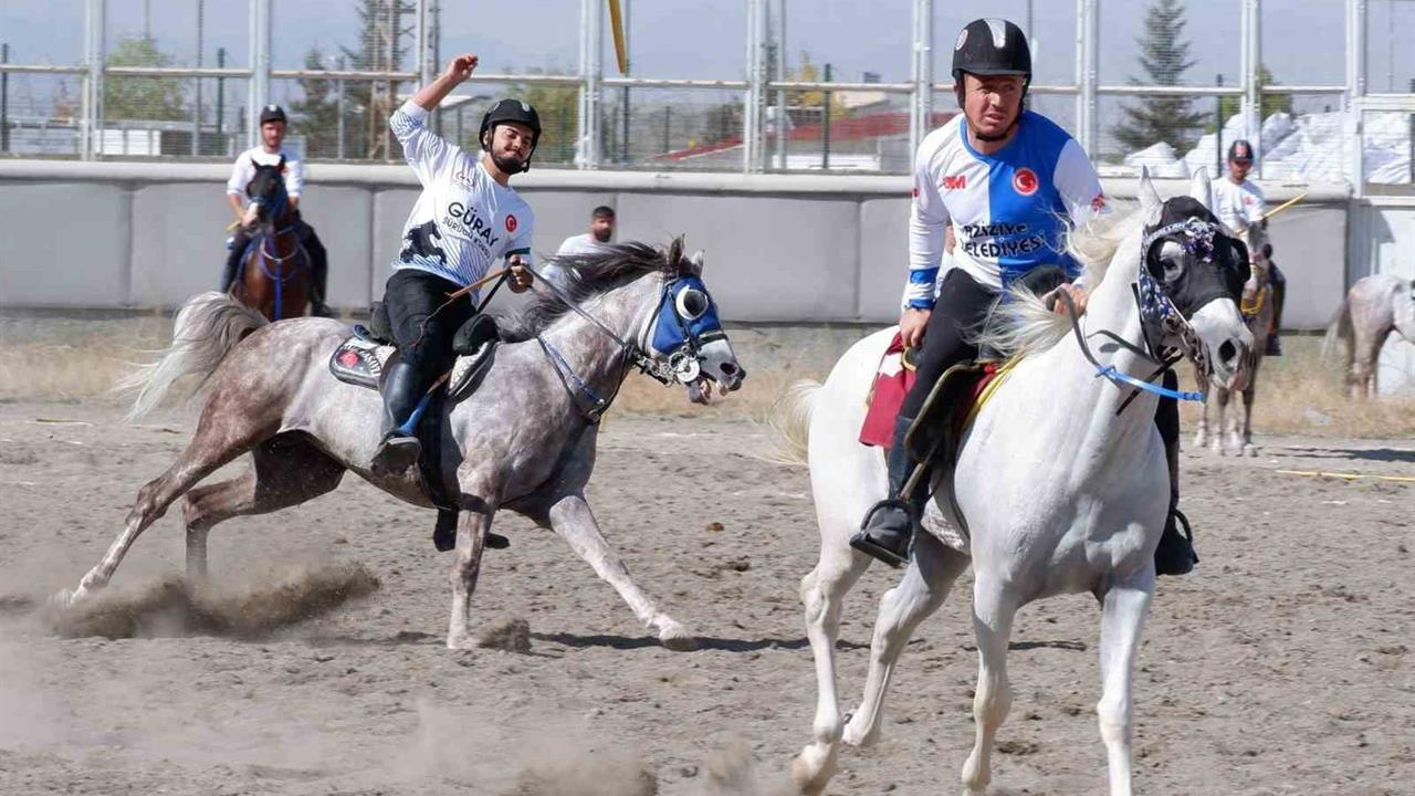 Erzurum’da cirit heyecanı sürüyor