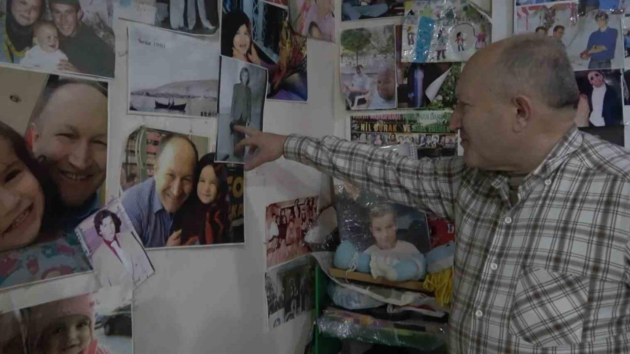 Doğduğu 7 bin nüfuslu kasabanın neredeyse tüm sakinlerinin fotoğraflarını çekip arşivledi - ISPARTA