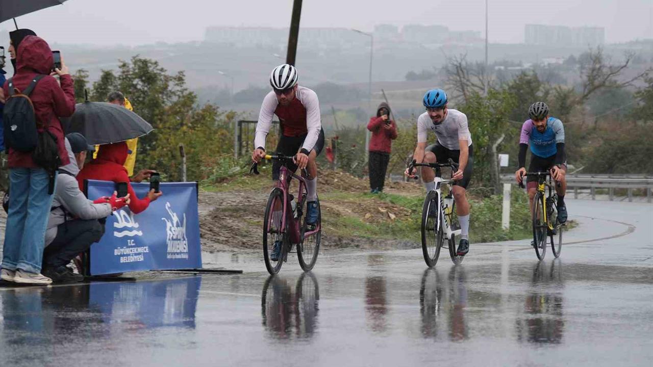 6. Uluslararası Ali Hüryılmaz Bisiklet Yarışı’nda sporcular nefesleri kesti - İSTANBUL