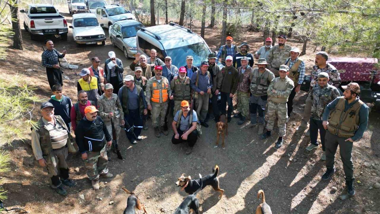 Tarım arazilerine zarar veren yaban domuzları için sürek avı - GAZİANTEP