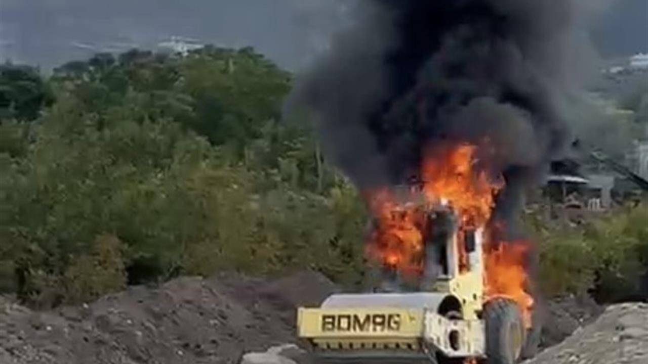 Osmaniye'de İş Makinasında Yangın: İtfaiye Müdahale Etti