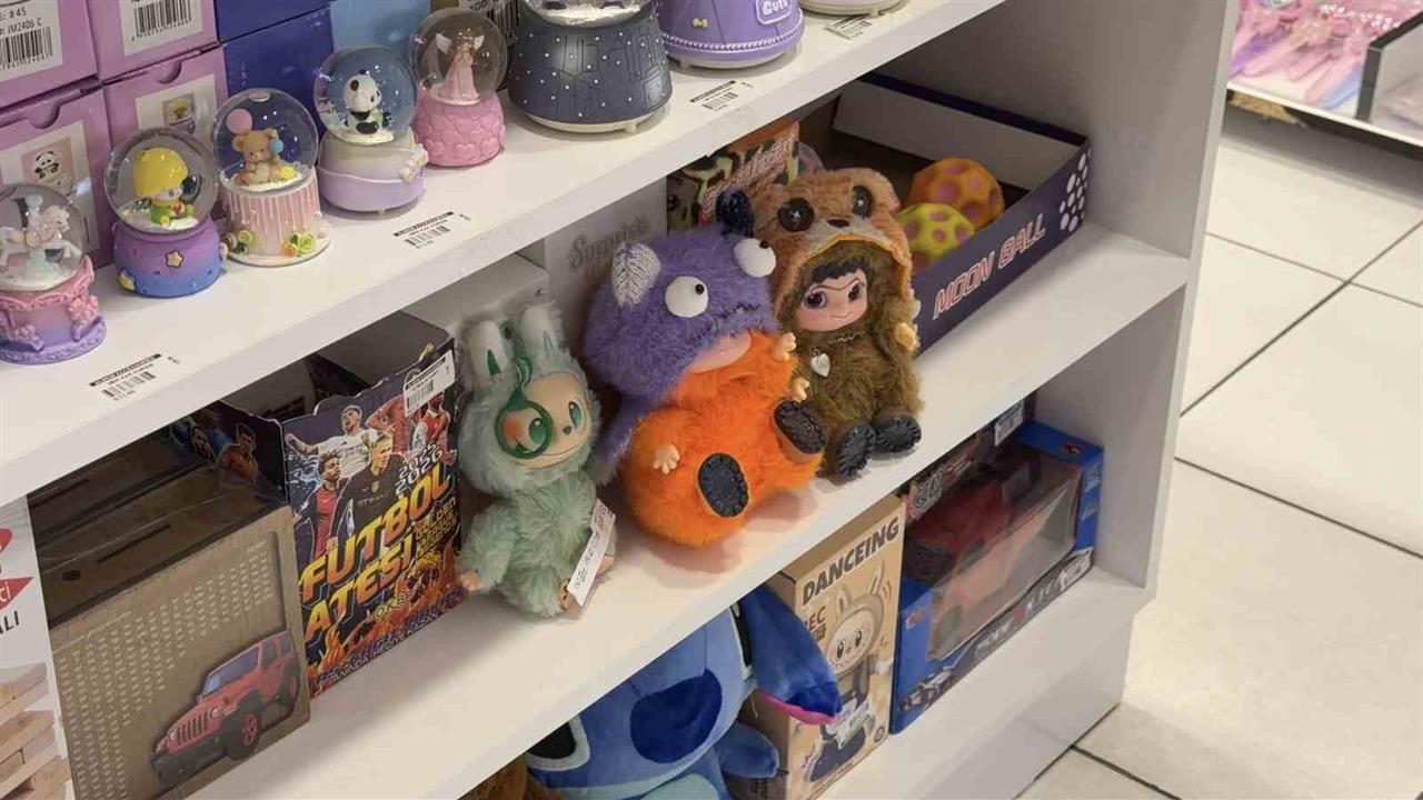 Popüler oyuncak "Labubu" çılgınlığı hırsızlıkla bitti: O anlar kameraya yansıdı - İSTANBUL