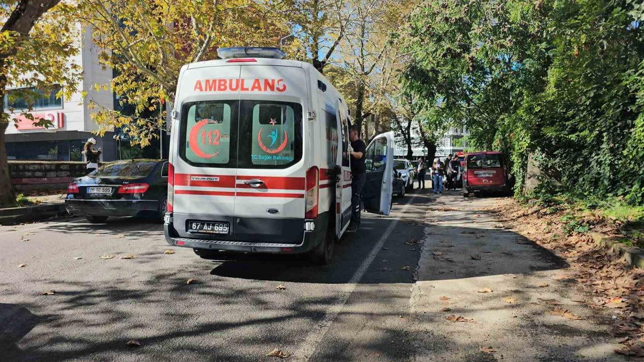 Seyir halindeyken önündeki araca çarpan sürücü yaralandı - ZONGULDAK