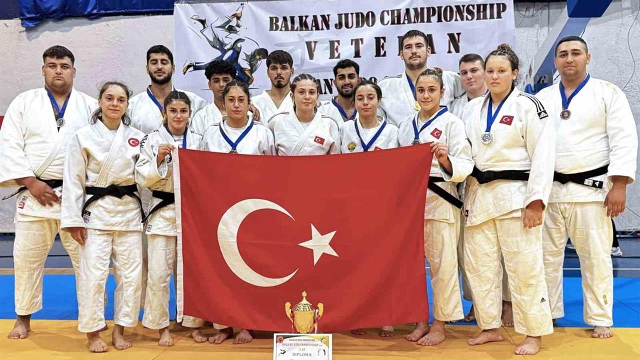 Enes Pınar bir ayda iki kez Balkanları fethetti - MANİSA