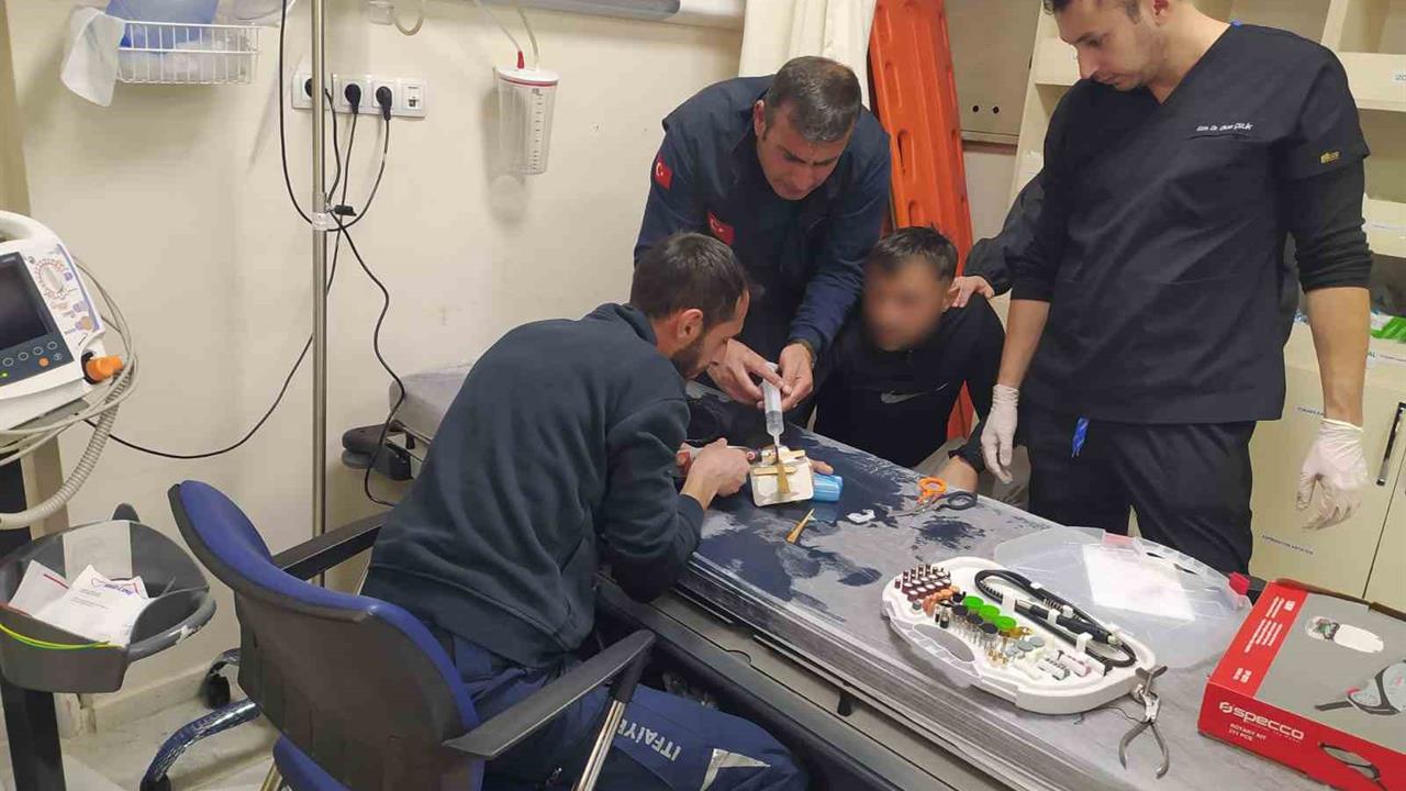 Parmağına sıkışan yüzüğü itfaiye çıkardı - HAKKARİ