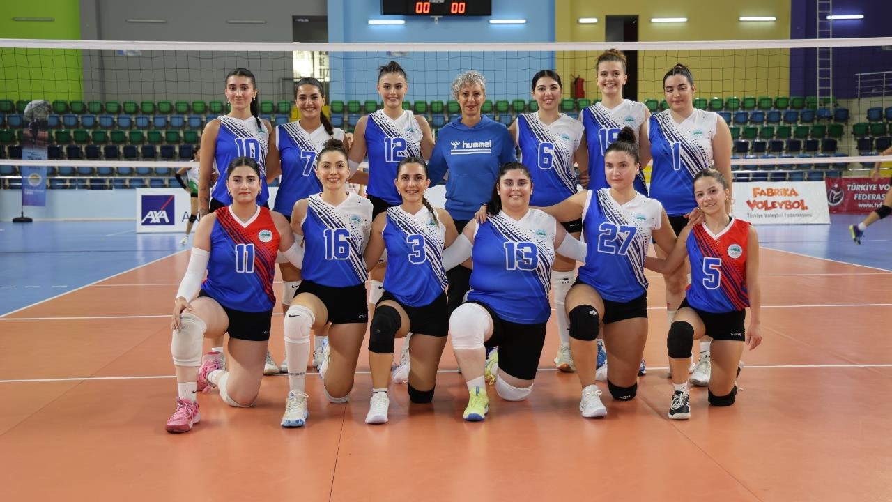 Toroslar’ın Kadın Voleybol Takımından Galibiyet Sevinci