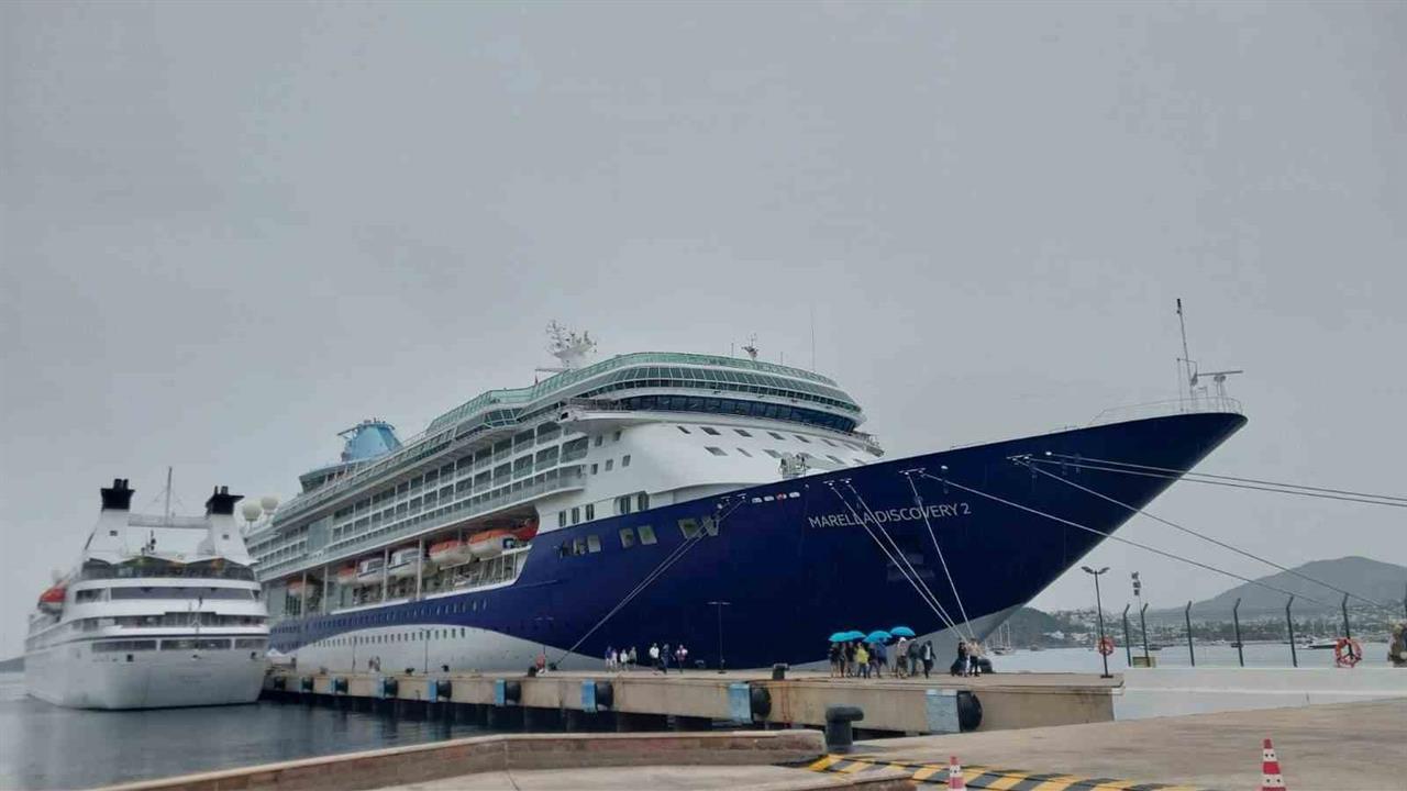 Bodrum'a 2 Yolcu Gemisi ile 2 Bin 64 Misafir Geldi