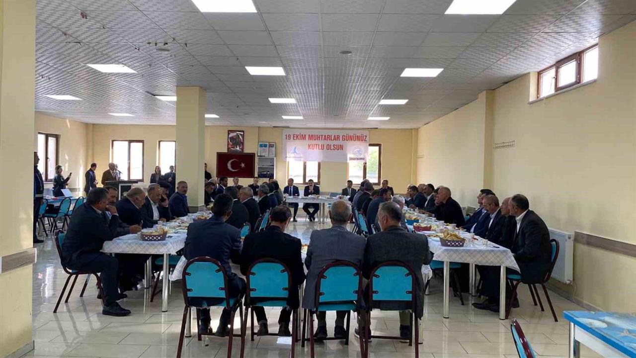 Arpaçay'da Muhtarlarla Buluşma: Kaymakam Akköz Toplantı Düzenledi