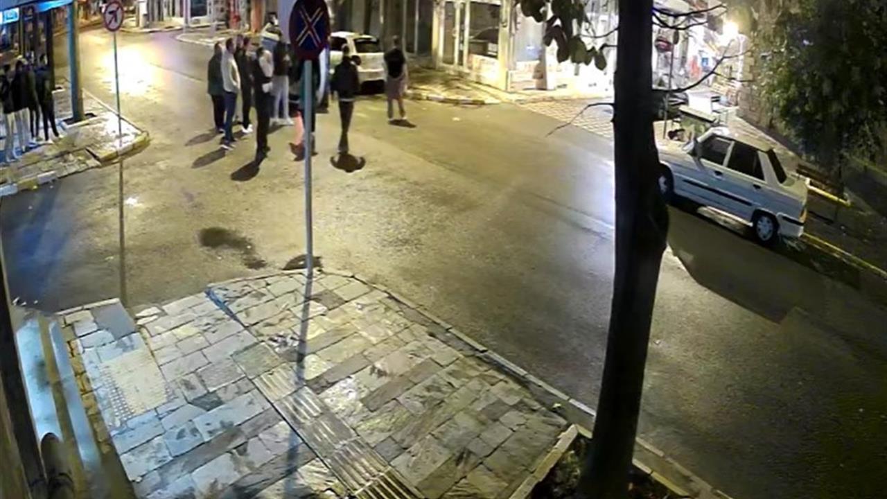 Yalvaç'ta Devrilen Araçta Bebek ve Baba Kurtarıldı