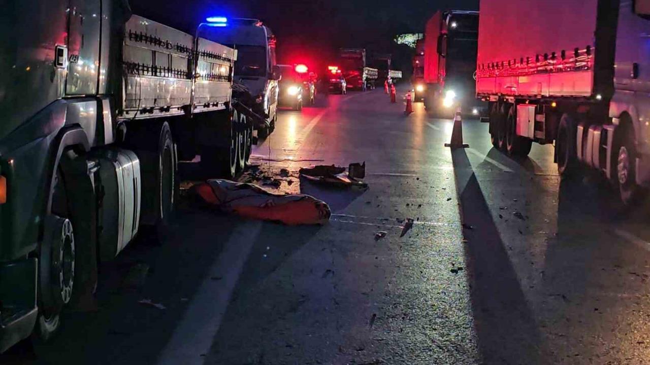 Sakarya'da Feci Kaza: Genç Tır Şoförü Hayatını Kaybetti