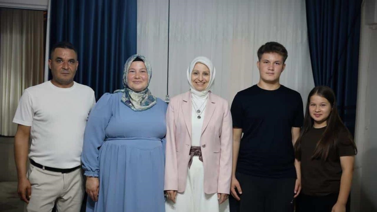 Mersin'de Millî Eğitim Müdürü Ev Ziyaretleri Yaptı