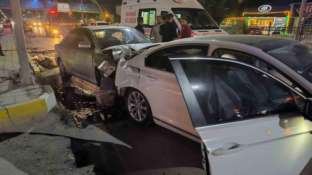 Van'da Zincirleme Trafik Kazası: 4 Yaralı