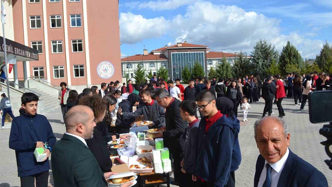 Beypazarı'nda Gazze İçin Hayır Panayırı Düzenlendi