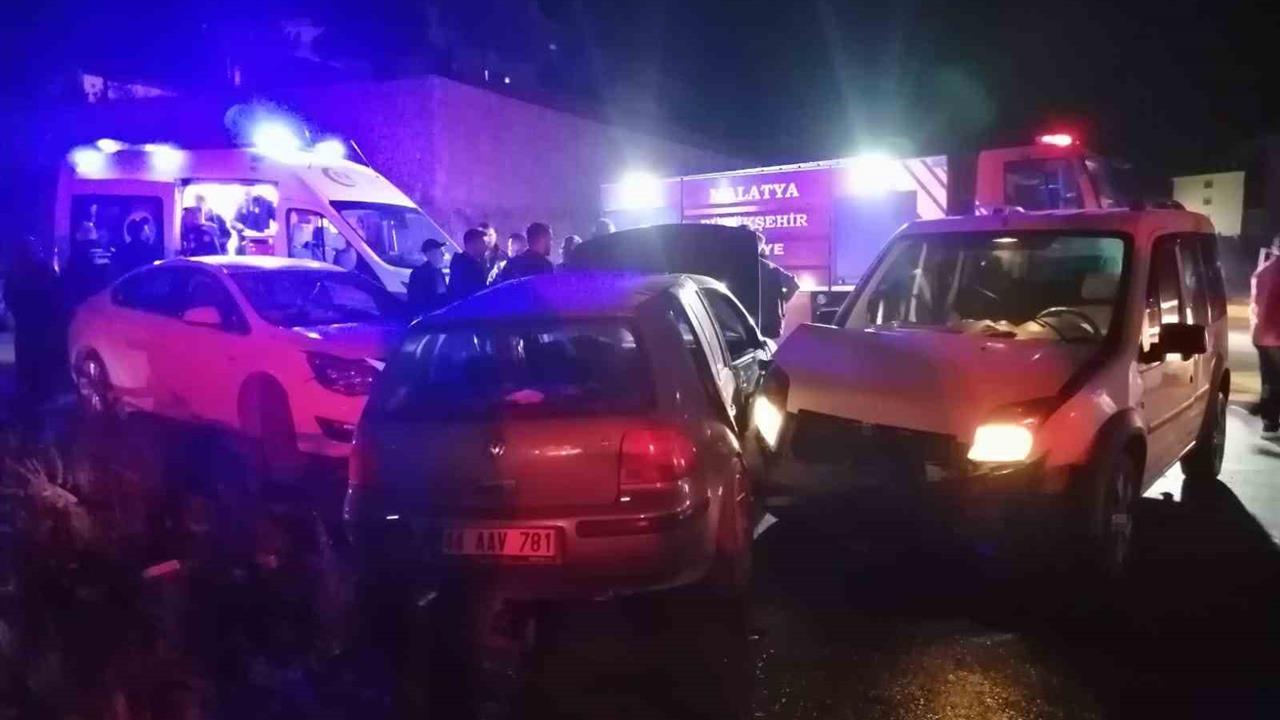 Malatya'da Trafik Kazası: 2 Yaralı