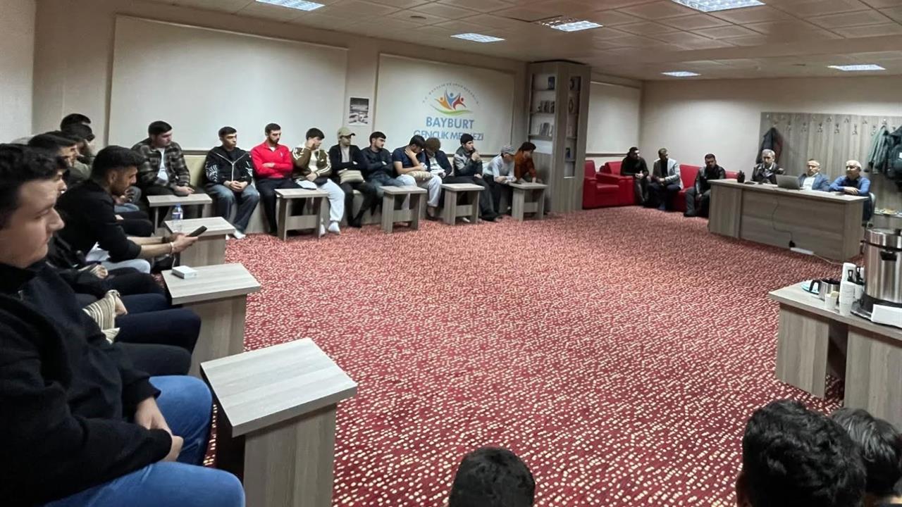 Bayburt'ta Üniversite Öğrencilerine Doğu Türkistan Zulmü Anlatıldı