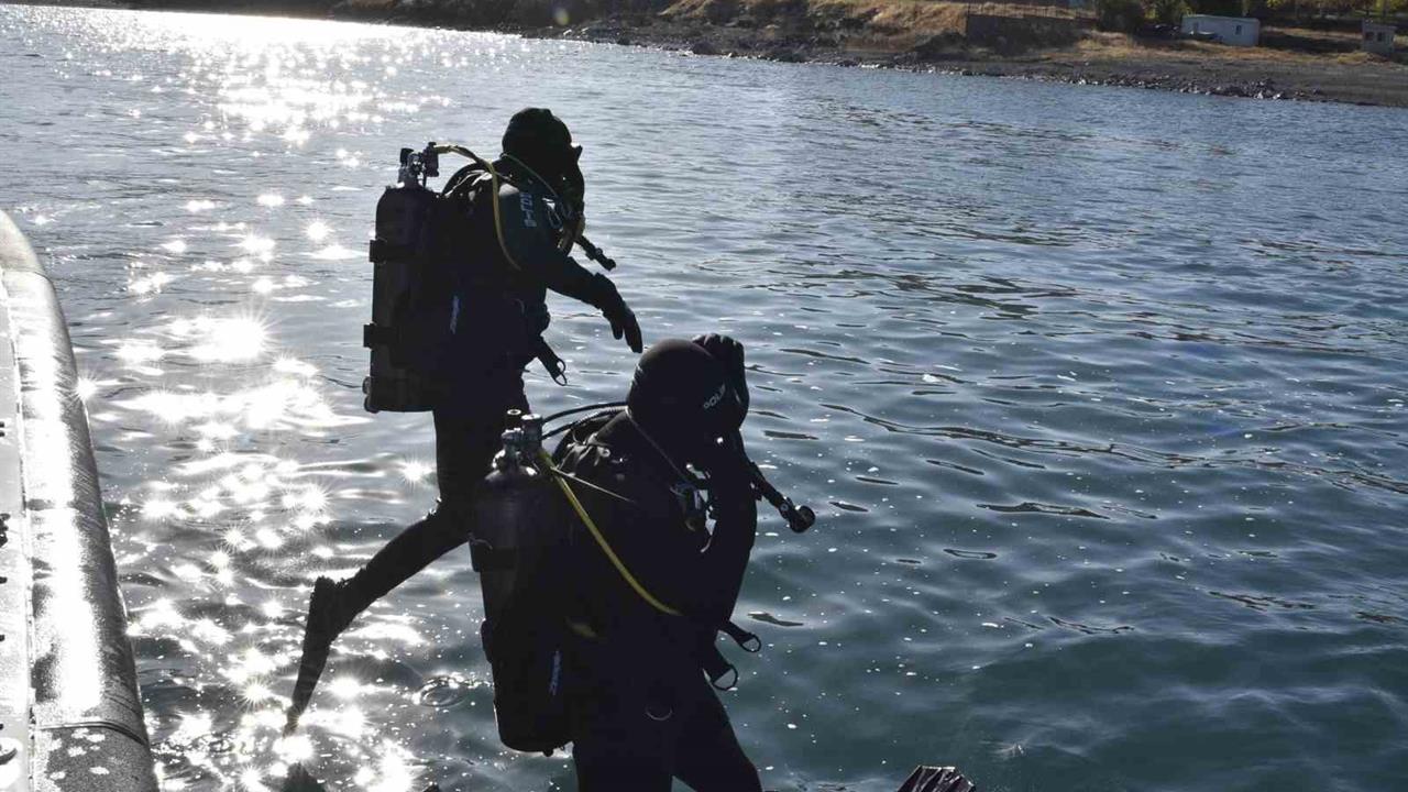 Van Gölü'nde Kaçakçılıkla Mücadele: Kurbağa Adamlar Görevde