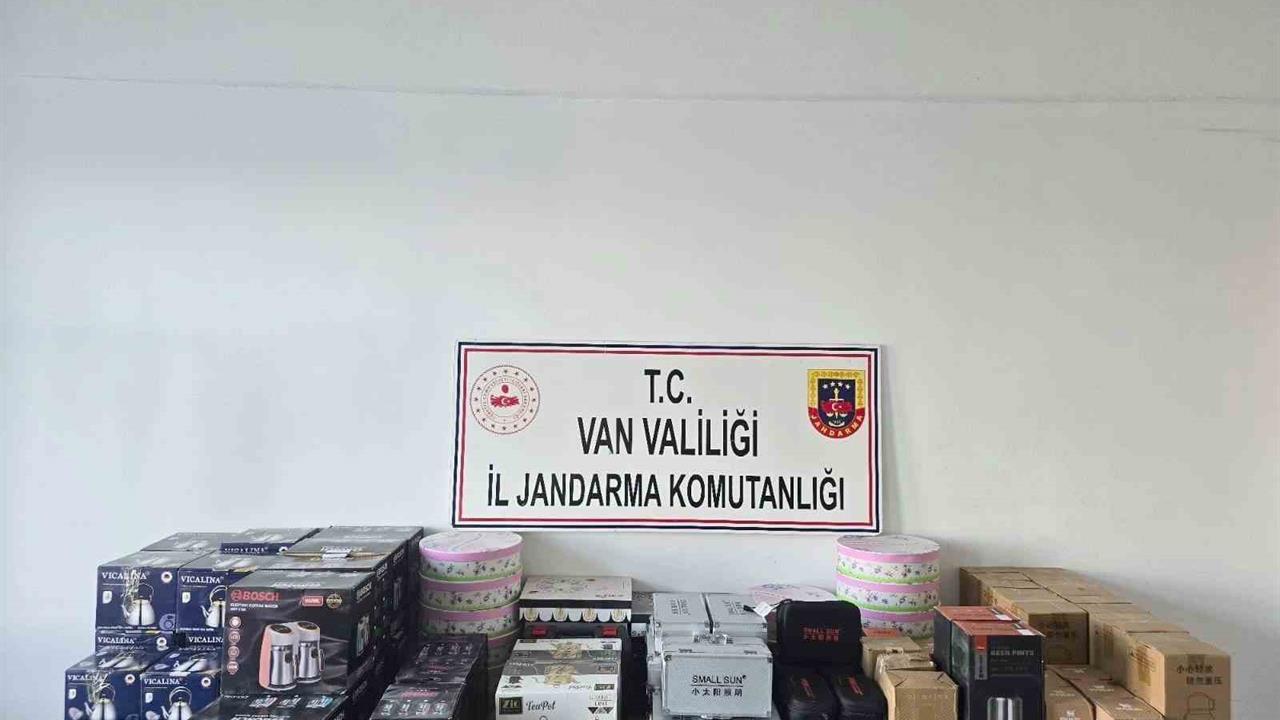 Van'da Gümrük Kaçakçılığı Operasyonu: 82 Parça Eşya Ele Geçirildi