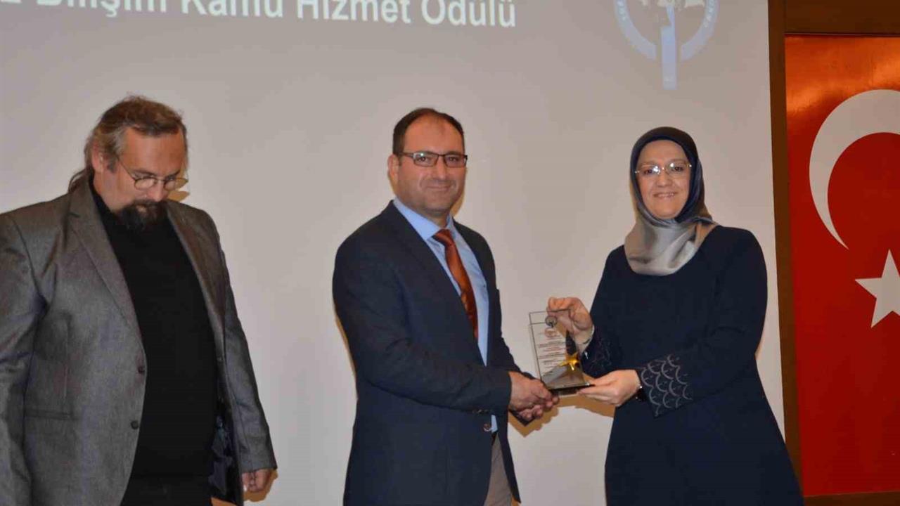 Manisa'da Engelsiz Bilişim Kongresi: Geleceğin Teknolojileri Tartışıldı