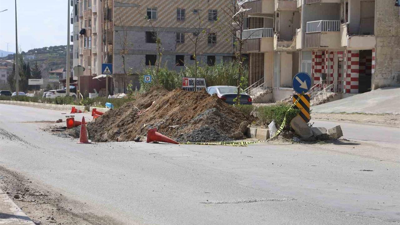 Hatay'da Motosiklet Kazası: Sürücü Metrelerce Sürüklendi