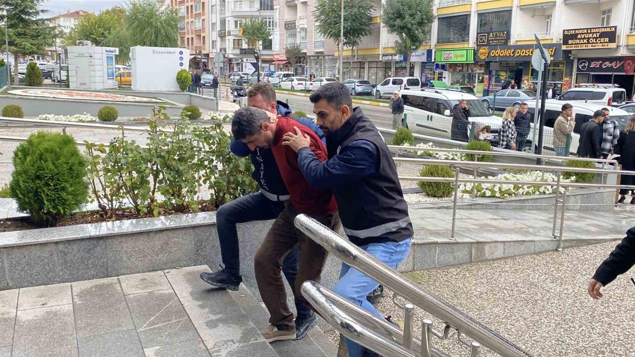 Çorum'da Babasını Öldüren Zanlı Tutuklandı