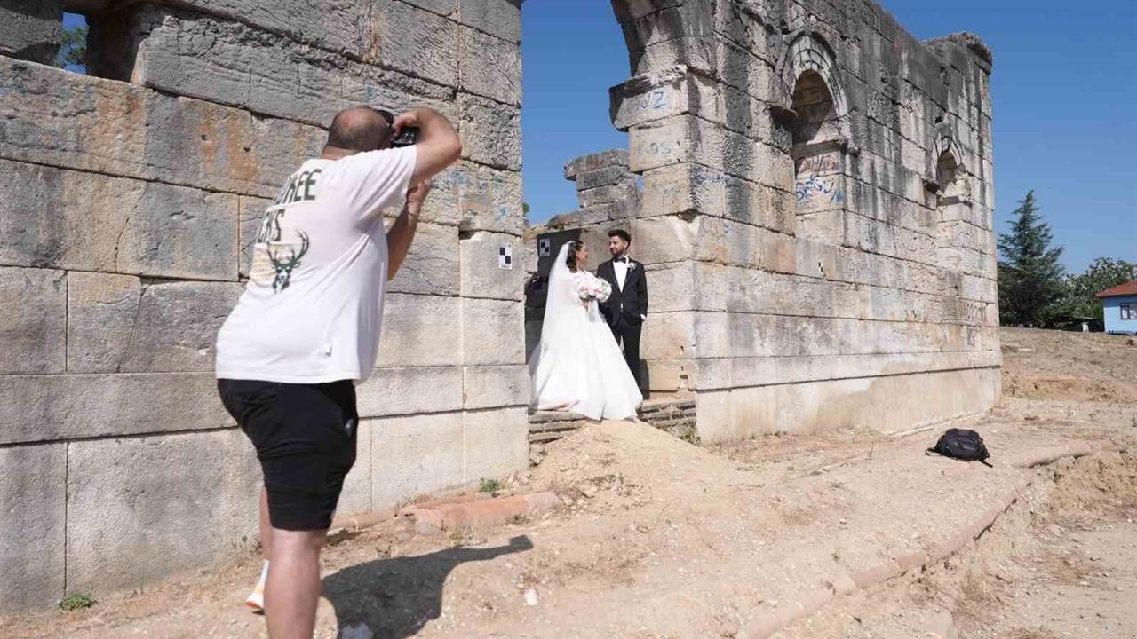 Konuralp Antik Tiyatro Düğün Çekimlerinin Gözdesi Oldu