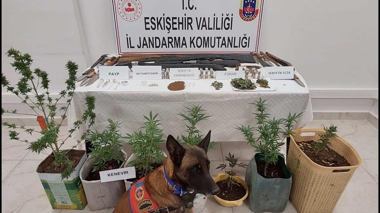 Eskişehir'de Uyuşturucu ve Silah Operasyonu: 7 Şüpheli Yakalandı