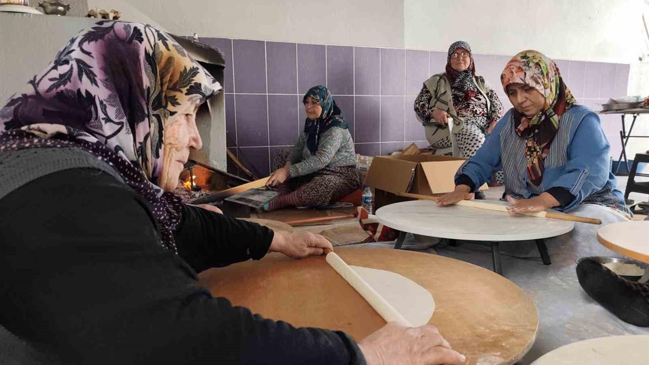 Manisa'da Yufka Açma Geleneği 50 Yıldır Yaşatılıyor