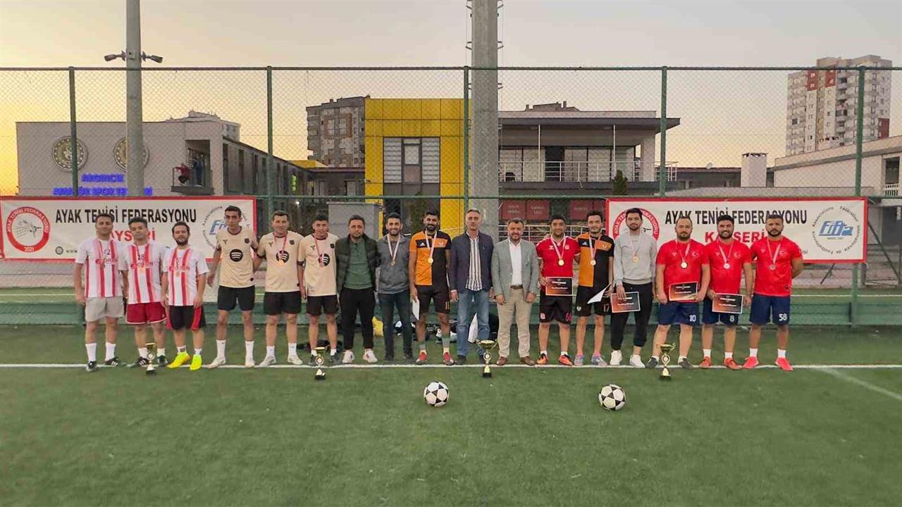 Kayseri'de Kamu Spor Oyunları Kupaları Sahiplerini Buldu