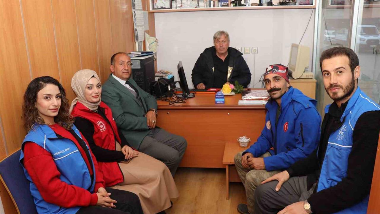 Oltu'da Gazeteciye Anlamlı Ziyaret: Gençlik Merkezi'nden Kutlama