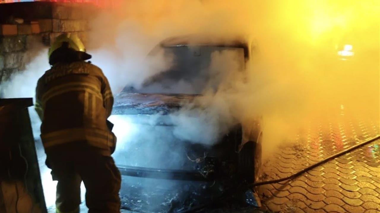 Manyas'ta Park Halindeki Araç Yandı