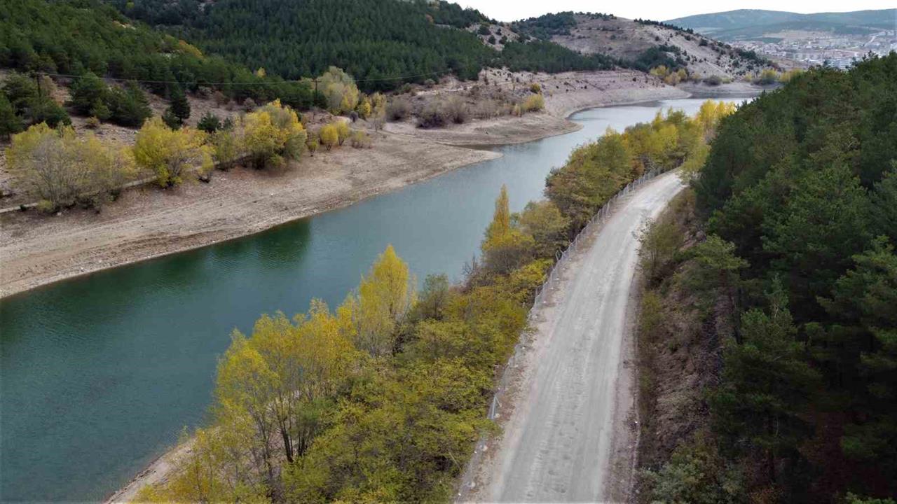 Yozgat'ta Ağaçlar Sonbaharın Renklerini Taşıyor